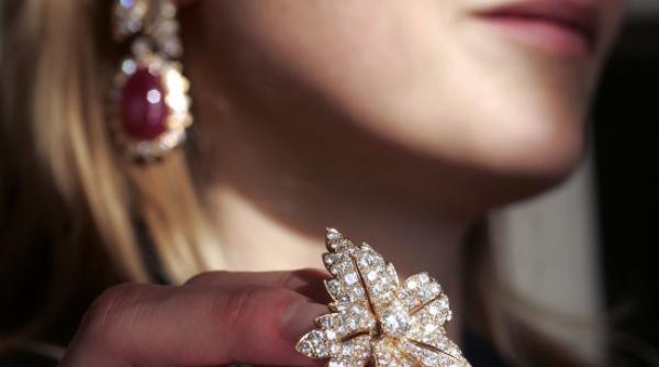 comorile cu bijuterii