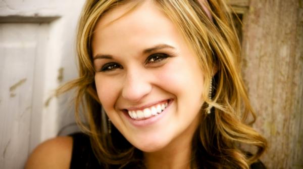 iubeste totul fara sa judeci si vei fi fericit