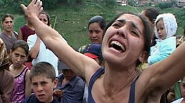 italia romii sint supervizati de catre trei comisari