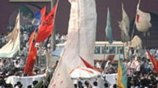 china piata tiananmen se afla sub asediu