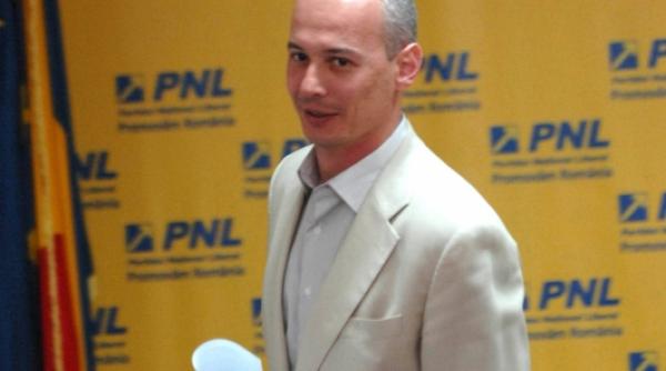 liberalii l ar ajuta pe oprescu