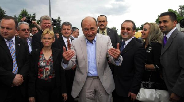 de ale campaniei basescu la brat cu pd l