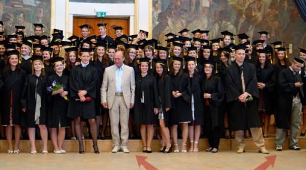 bai de multime basescu l a celebrat pe puiutul de comunist