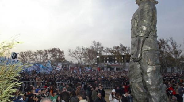 argentina sta la picioarele lui che guevara