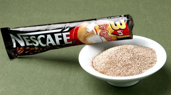 nescafe 3 in 1 sase e uri in cafea