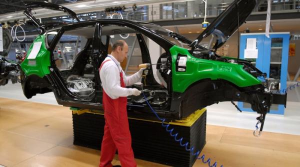 criza economica se extinde la auto