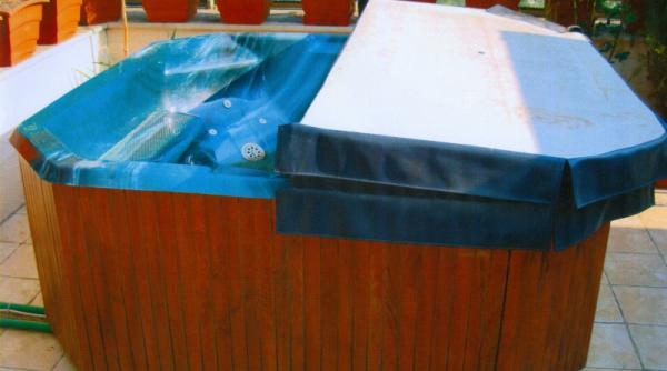 piscina a cazut in cada