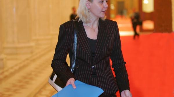 bani la greu protejatele prezidentiale incurcaturi in declaratiile de avere