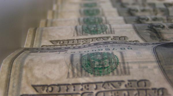 a crescut numarul milionarilor in dolari