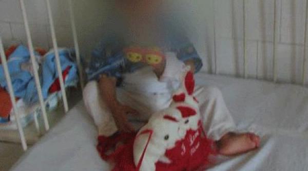 pitesti copil legat de pat in spital