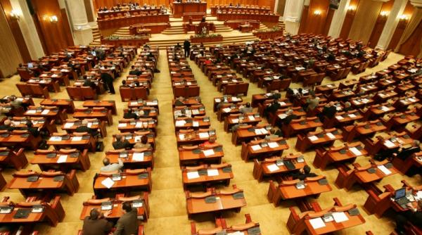 parlament plecati in vacanta cu restante de coada