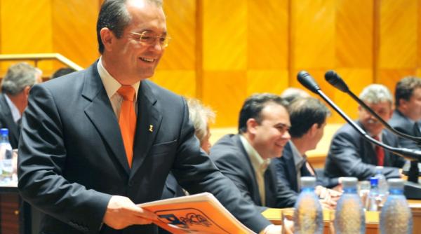 boc il adapteaza pe basescu la constitutie