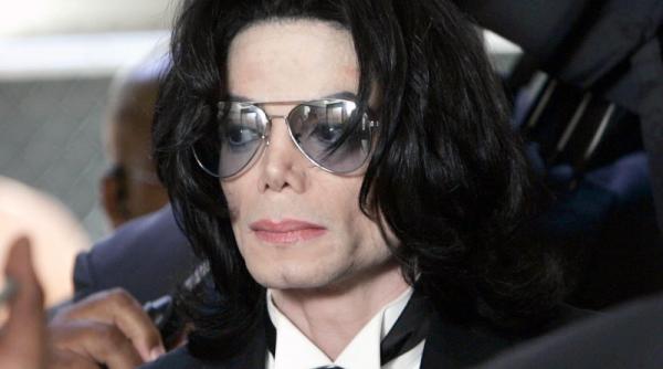 michael jackson in scaunul cu rotile