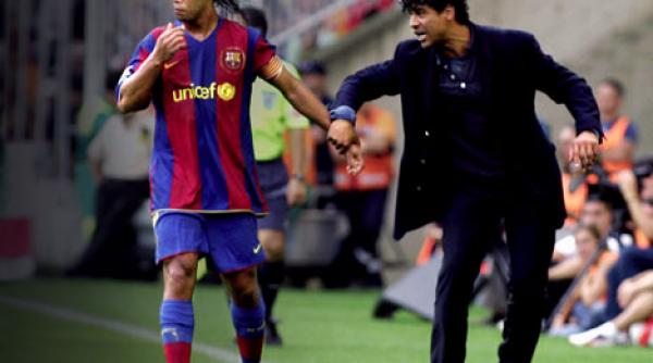 manchester city asteapta cu sufletul la gura semnatura lui ronaldinho