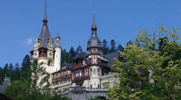 castelul peles intre simbol national si bataie de joc