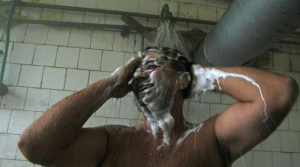 apa calda inapoi in bucuresti