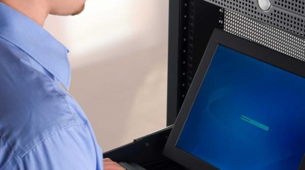 hackerii incep asediul