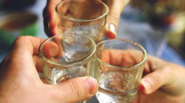 rusii isi avertizeaza betivii scumpim votca