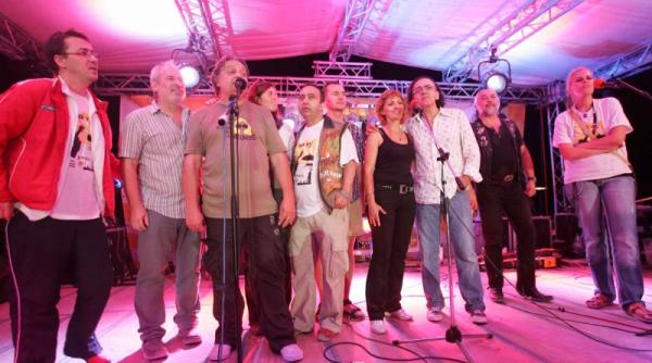 folkul trist in registru comic trece de vama