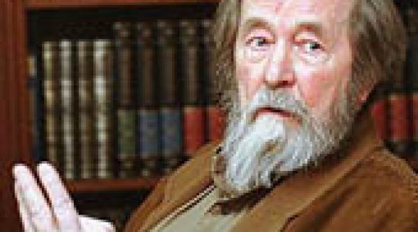 rusia decesul lui soljenitin intrerupe concediul lui dmitri medvedev