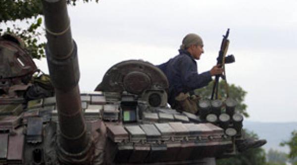 aviatia rusa a bombardat aeroportul din tbilisi si orasul gori