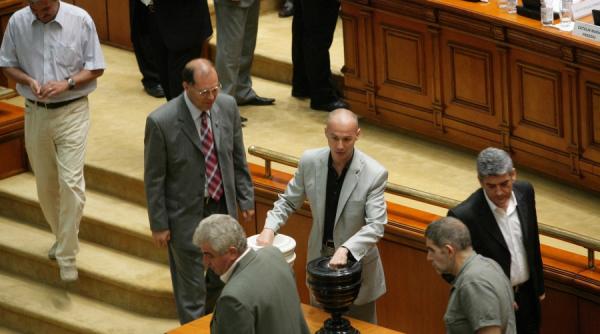 nastase si mitrea scapati de dna