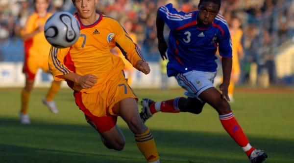 tineret aproape de baraj