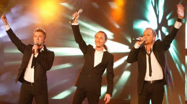 retragere biondo adio cerb