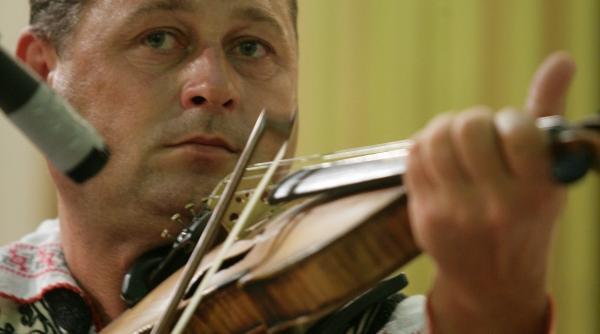 la hora olteneasca inimile joaca