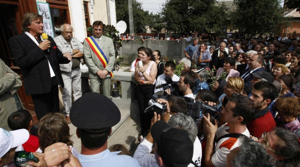 casa lui nea marin plina cu oamenii buni