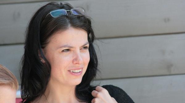 teatru desfiintat cind ai piinea si cutitul tai cultura