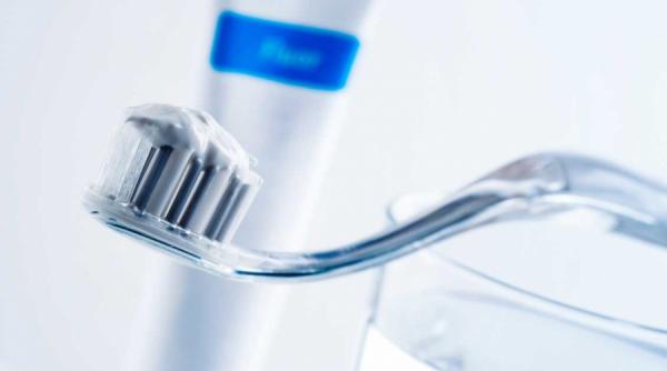 cariile ne duc la dentist