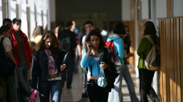 alimente ecologice in licee