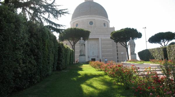 la pas prin cartierul lui mussolini