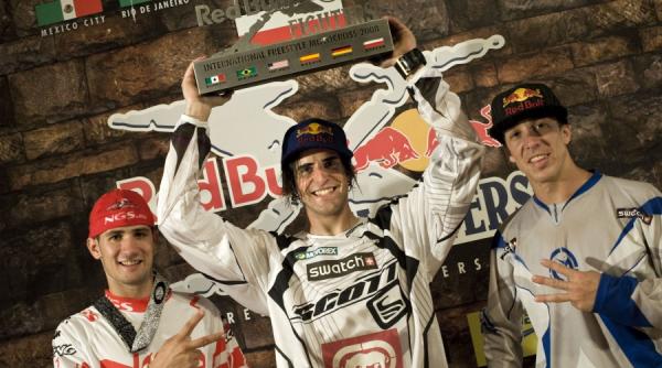 unele motociclete parca au aripi