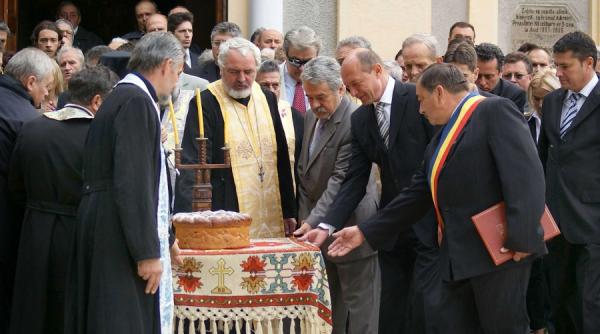 sarbatoare discursuri date pe mute la tebea