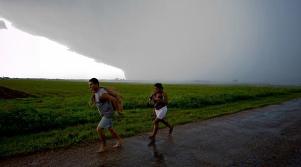 icirc ncalzirea globala uragane mai puternice