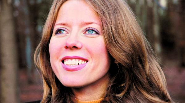 roman o pasare pe sirma