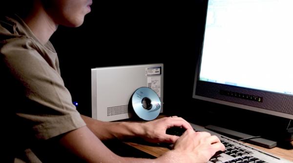 pirateria software de la distractie la inchisoare