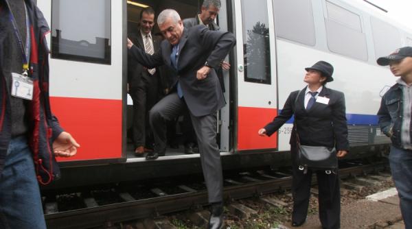 la plimbare premierul tariceanu in acceleratul de titu