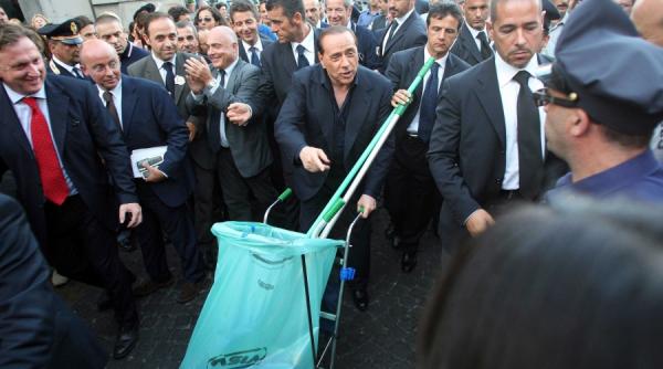 napoli berlusconi ia lectii de maturat de la tiganii romani