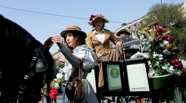 zilele bucurestiului sarbatoare cu trasuri si flori