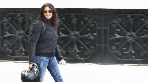 mihaela radulescu viata mea este intre tocuri si bocanci