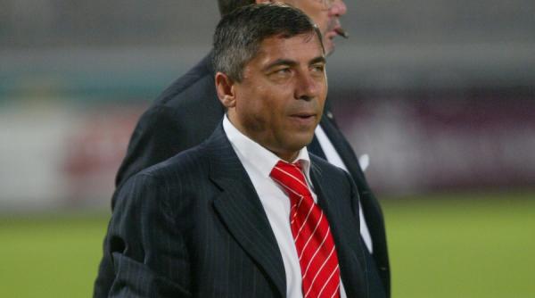 dinamo turcu sare la gatul galeriei