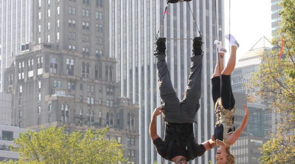 new york david blaine este tot mai aproape de recordul la ore petrecute cu capul in jos