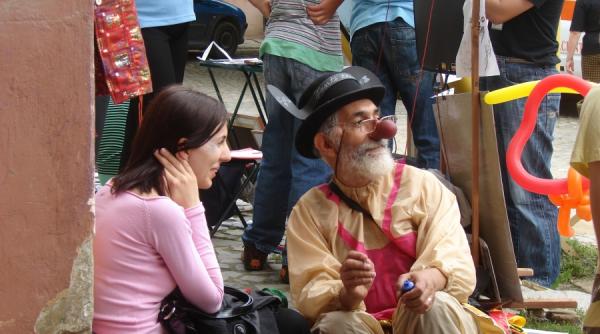 la sighisoara invazia nasurilor rosii