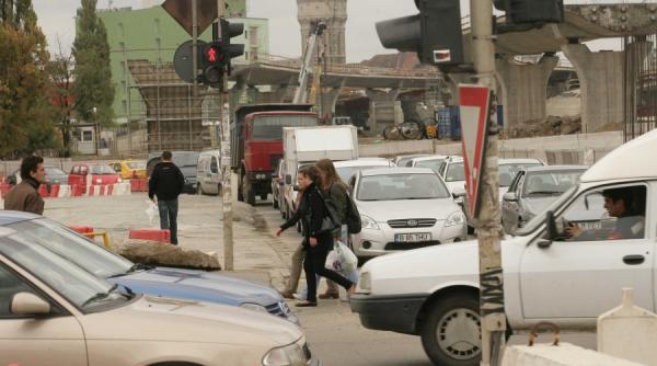 trafic greu bai de namol la pasajul basarab