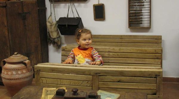 icirc nvatandu i pe cei mai mici