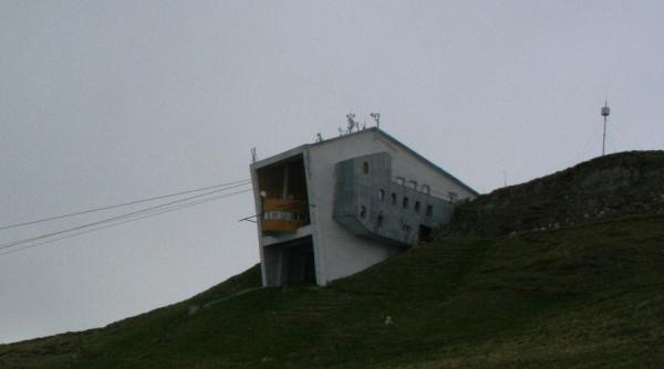 vremea furtuna la munte si la mare