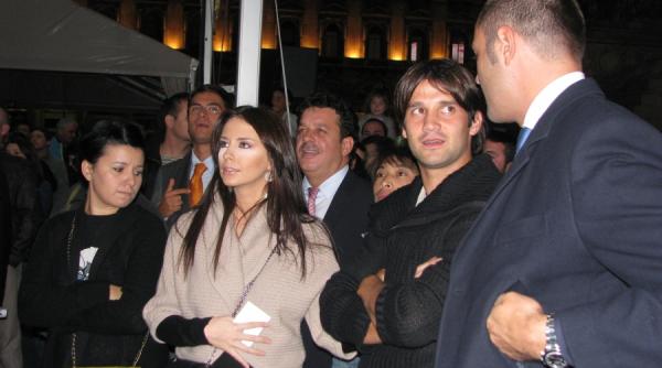 milano cristi chivu si sistem in piazza di romania